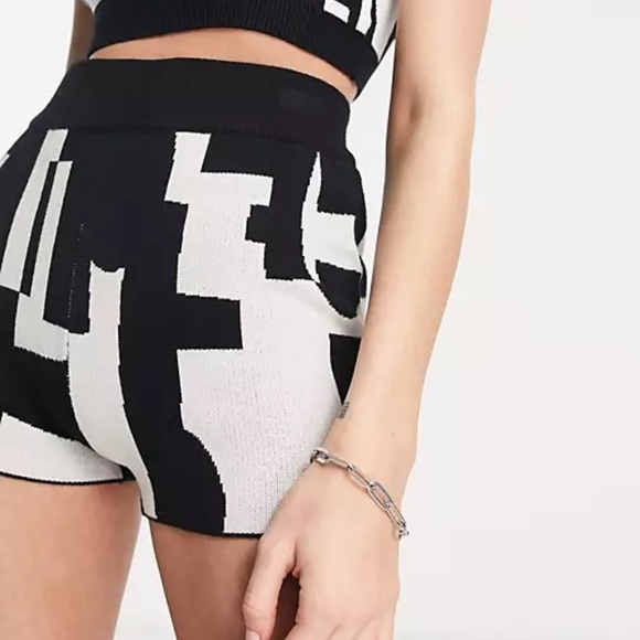 Peppermayo Knitted Booty Short in Mono Geo Print Women’s S/M in Ivory/Black - Picture 2 of 6